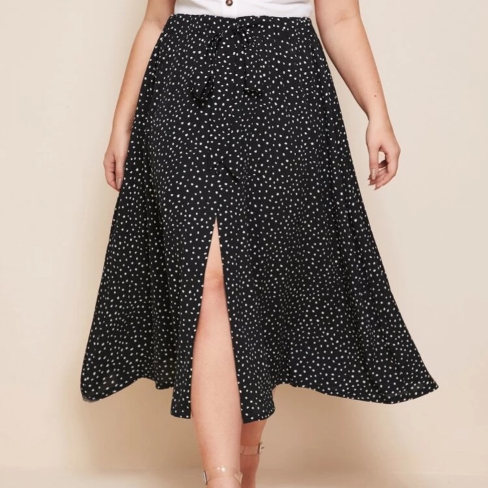 Skirt Button down w/ Split - Black dot- Pl…